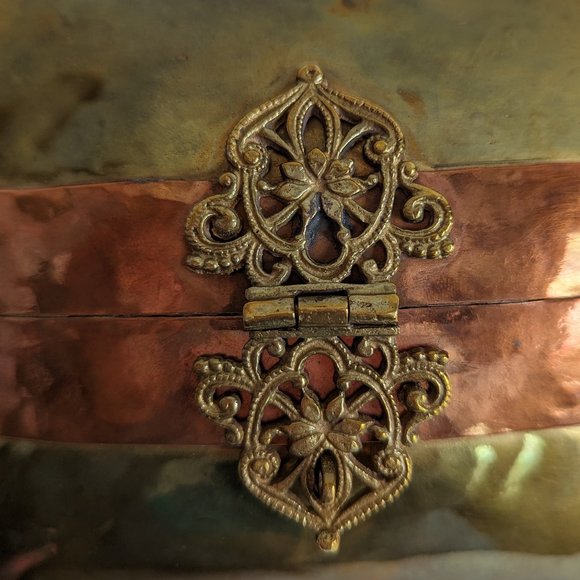 Vintage Gold Pillow Coin Purse - Picture 4 of 12